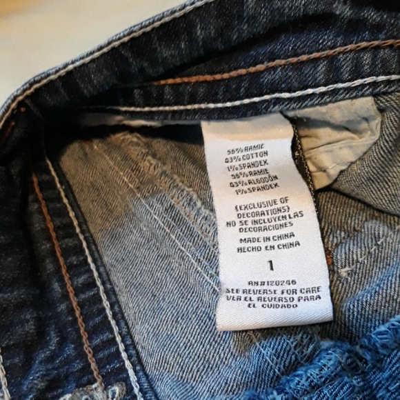 Distressed shorts - Picture 3 of 3